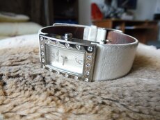Biele dámske hodinky so Swarovského kryštálmi Paris Hilton - 4