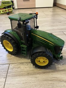 Bruder traktor John Deere - 4