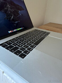 Apple MacBook Pro 2017 15 inch Core I7, 16GB RAM, 256GB SSD - 4