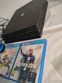 Playstation 4 pro 1000gb 4K + 2x ovladač + hry - 4