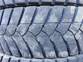 (8ks)  315/80 R22, 5 Bridgestone M-Drive 001 - 4