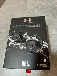 Sluchátka JBL Under Armour True Wireless Flash - 4