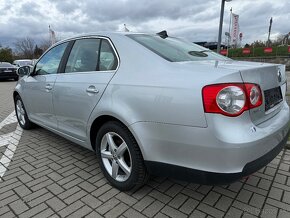 Volkswagen Jetta - 4