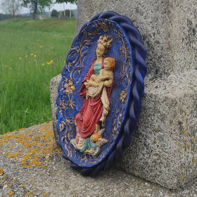 Reliéf Panna Mária s Jezuliatkom, modrá, výška 32 cm - 4