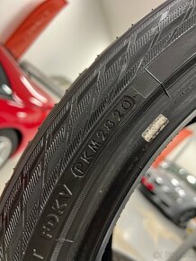 YOKOHAMA BluEarth 295/35 R21 - 4