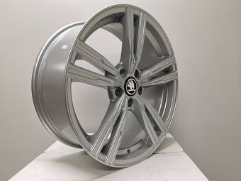 #43 Vw Passat IT Wheels 8X19 ET47 5X112 Silber - 4