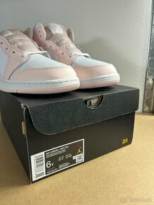 Nike Air Jordan 1 Mid Pink - 4