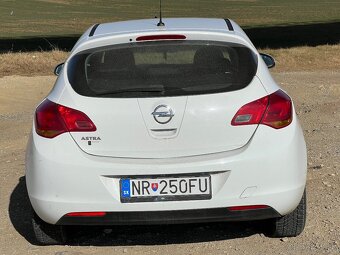 Opel Astra J 1.6 85kw - 4