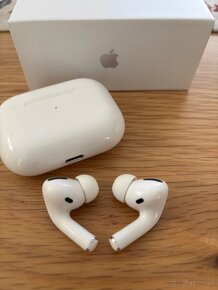 Apple AirPods Pro - 4