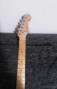 Fender Stratocaster - 4