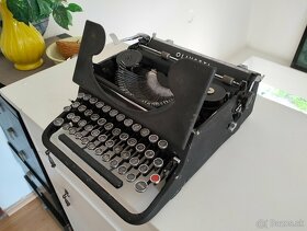 Pisaci stroj Olivetti  studio 42 - 4