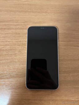 Apple iPhone XR 64GB - 4