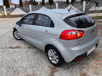 KIA Rio 1,4 16v cvt benzín - 4