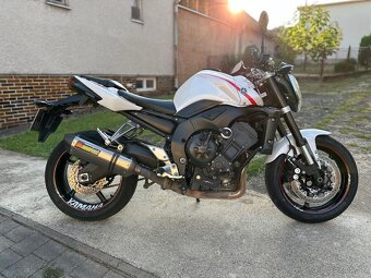 YAMAHA FZ1 - 4