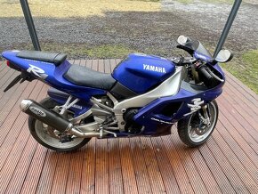 Yamaha R1 - 4