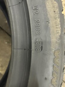 245/45 R19 102V XL PIRELLI SOTTOZERO 3 RFT - 4