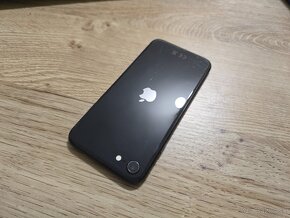 Iphone se 2020 64gb plnefunkcny neposkodeny ma len bezne zna - 4