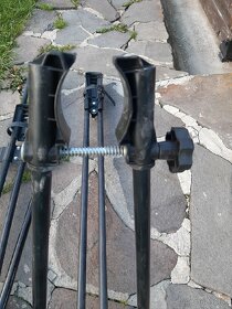 Predám strešne nosiče na bicykel 2ks - 4