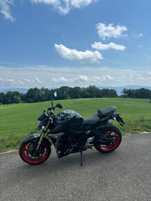 Suzuki GSR 750 - 4