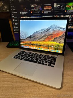 Apple MacBook Pro 15” - 4