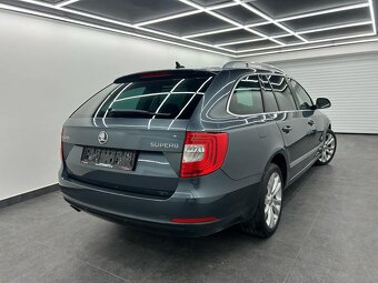 Superb Combi II 1,6 TDI Elegance Facelift Top výbava M6 Max - 4