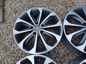 hlinikové disky-orig-Nissan Qashqai--61/2Jx18-ET-40--5x114,3 - 4