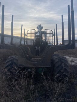 John Deere 1210e s navijákem - 4