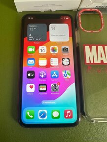 iPhone 11 64GB RED Product - 4