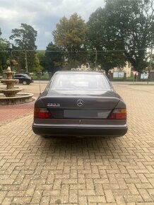 Mercedes W124 250D - 4