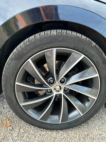 Škoda Superb R18 Pegasus+letné Pirelli 90% - 4