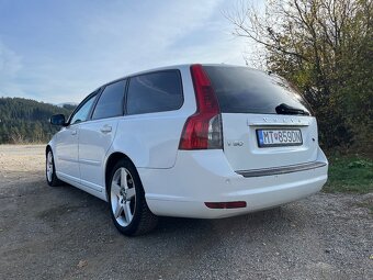 Predám vymením Volvo v50 d2 diesel 1.6 84kw - 4