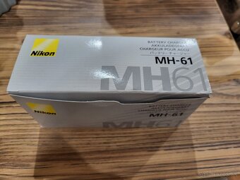 Nikon MH 61 - 4