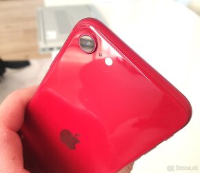 pekný kompakt iPhone SE 2022 3 GEN 64 GB red - 4