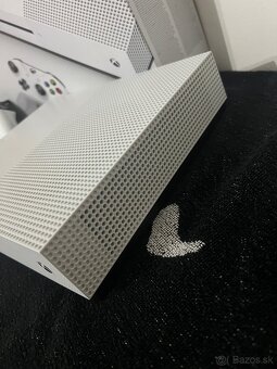 Xbox One S 1TB - 4