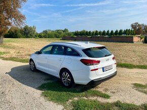 Hyundai i30 CW Kombi 1.6 CRDi 7DCT - 4