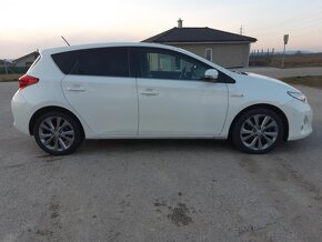 Toyota Auris 1,8 HYBRID - 4