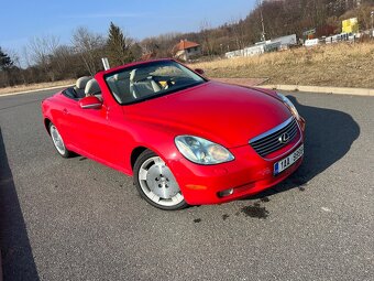 Lexus SC430. Rok 2003, motor V8 o objemu 4.3L, výkon 210kW, - 4