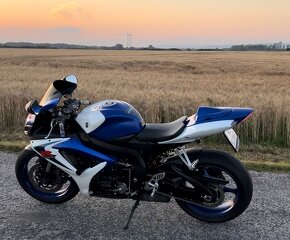 Suzuki GSXR 600 K7 - 4