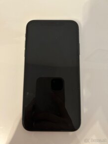 iPhone 11 black - 4