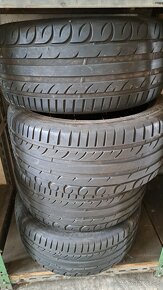 245/40R18 - 4