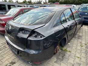 Lacno rozpredám vozidlo Renault Laguna III na náhradné diely - 4