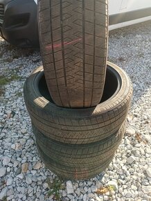 235/45r20 - 4