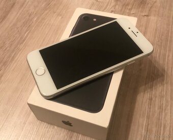 Apple iPhone 7 Silver 32GB - 4