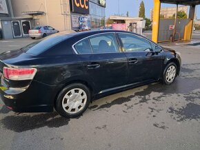 Toyota avensis 2.0 D - 4