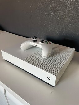 Xbox One S - 4