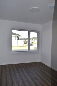 3 IZBOVÝ RODINNÝ DVOJDOM, POZEMOK 300m2, VEĽKÝ MEDER - 4