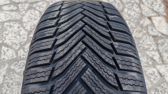 Zimné pneu 215/65 R16 --- MICHELIN - 4