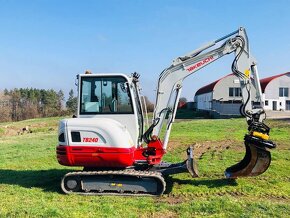 Pásový bager Takeuchi TB-240 - 4