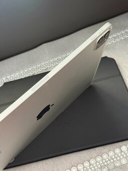 Predám Apple iPad Pro 11 128GB + klávesnica - 4