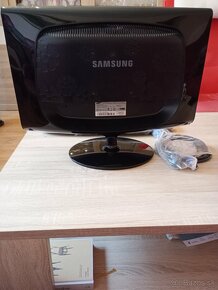 Predám monitor  počítača značky Samsung spolu s klávesnicou - 4